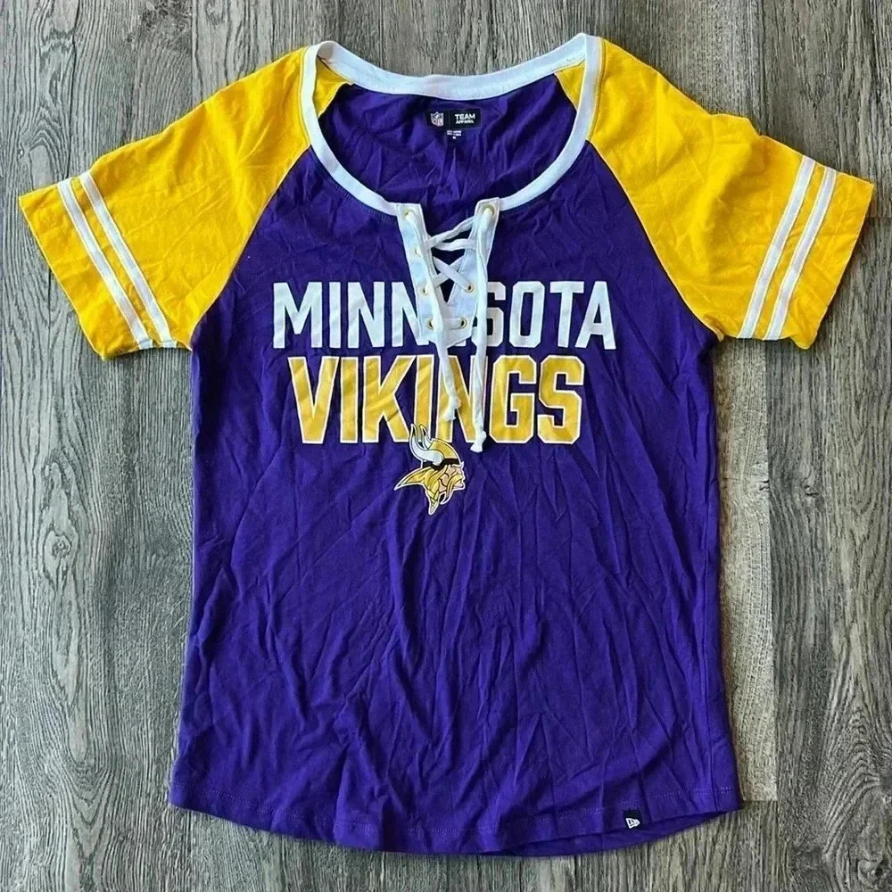 New Era Top Purple Minnesota Vikings Lace Up Short Sleeve Tee Shirt Size Medium - Picture 2 of 8